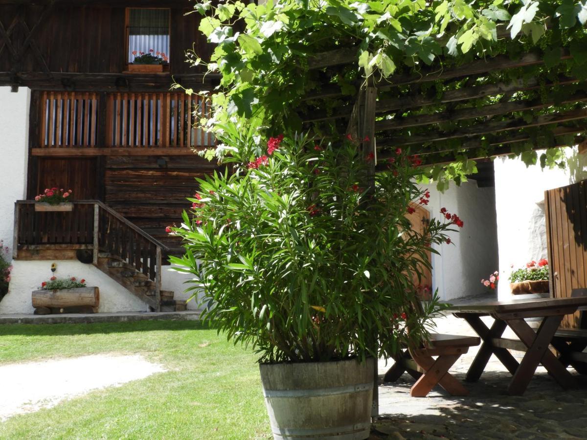 Strasserhof Tenuta-Weingut Vahrn Екстериор снимка